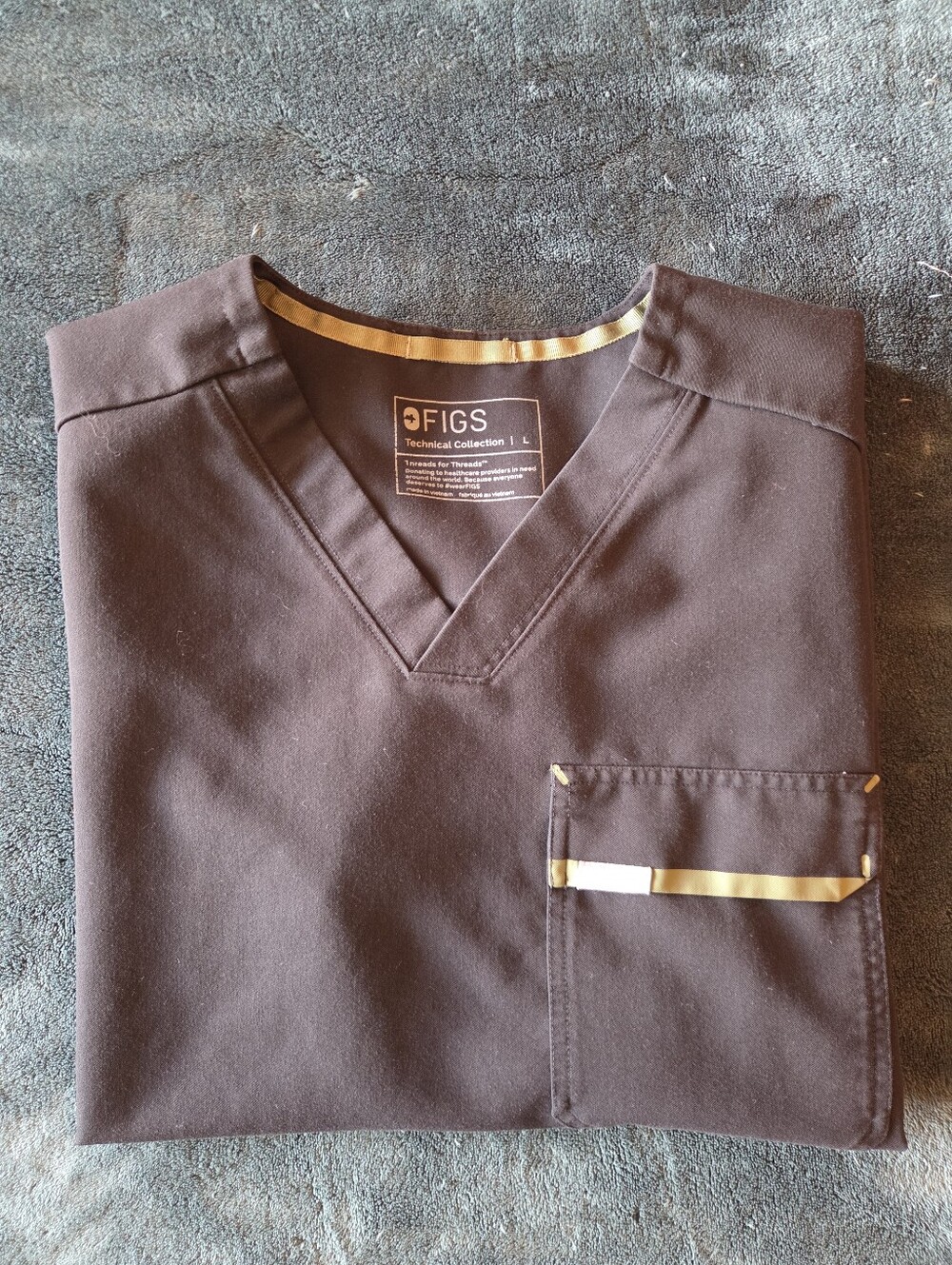 FIGS Men's Scrub Top
